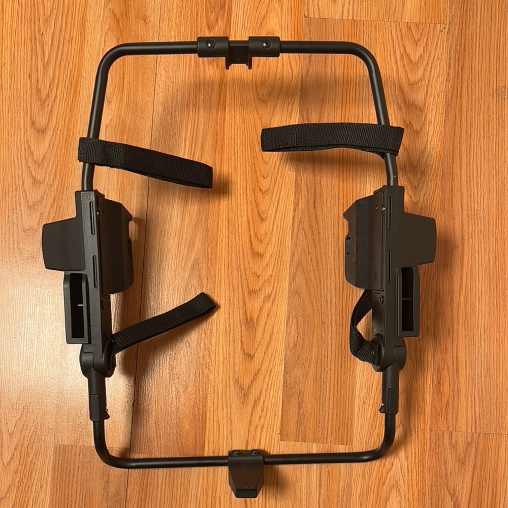 Mockingbird Car Seat Adapter With Attachments